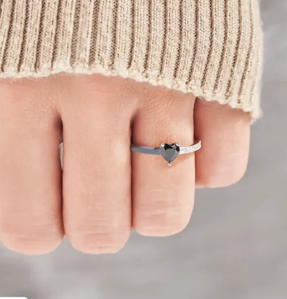 Dainty Duality Ring